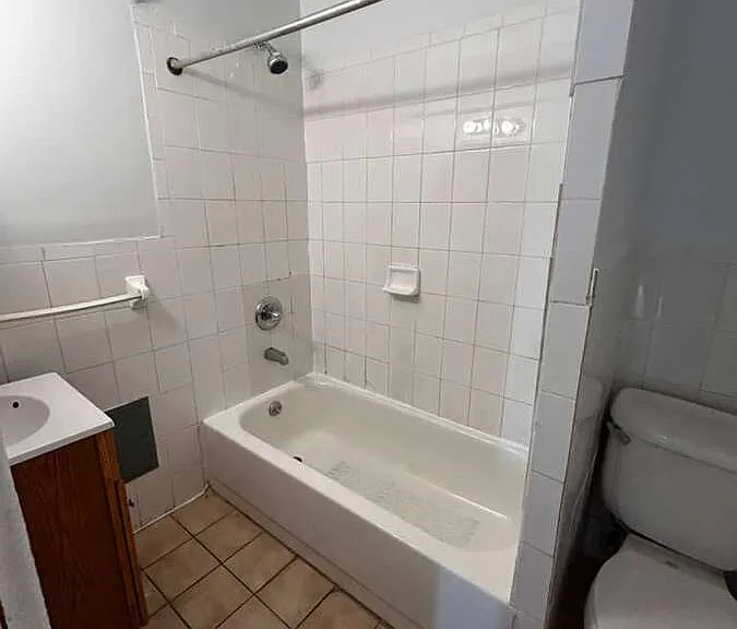 138 Hawthorne Ave — Photo 1