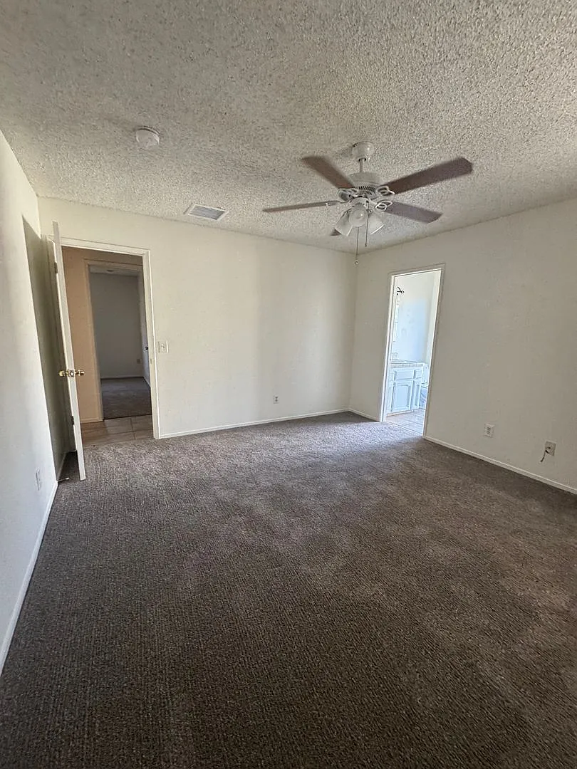 Charming 3 Bed, 2 Bath Home on a large late in Madera Estates Rent — Photo 4