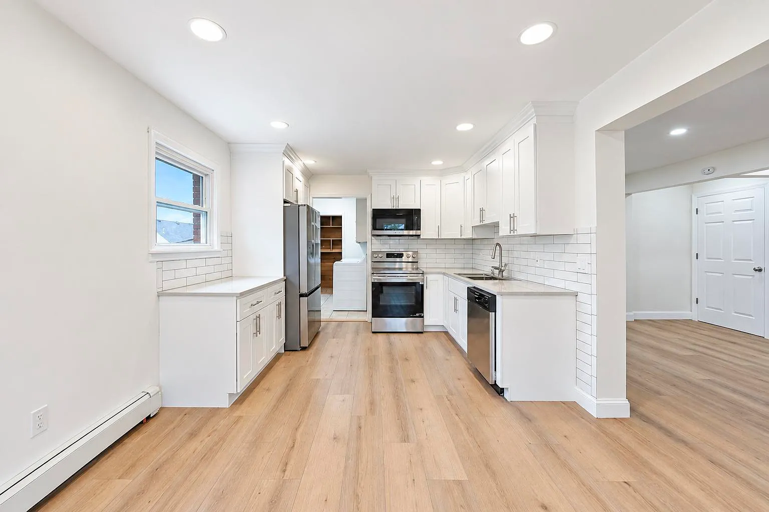928 N Richmond Ave — Photo 4