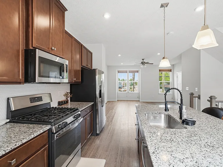 9 Wentworth Ln — Photo 37