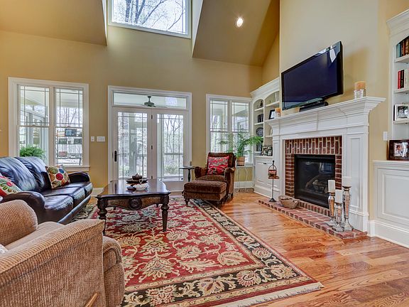 2nd image of 1010 Northbridge Close