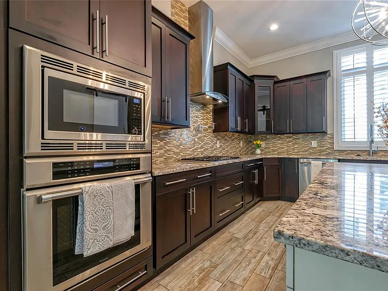 653 E Jackson St — Photo 15
