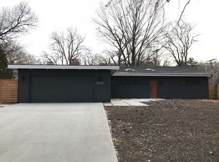 7400 Roe Cir, Prairie Village, KS 66208