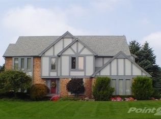 315 Powderhorn Ct, Rochester Hills, MI 48309