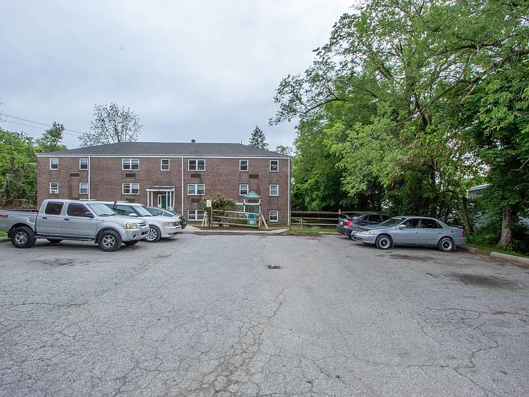 108 E Monroe Ave — Photo 18