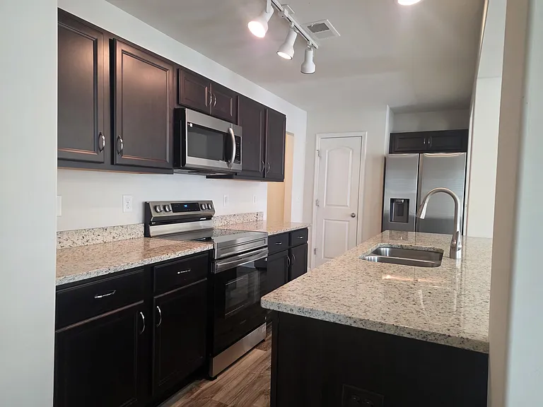 1808 Hart St — Photo 11