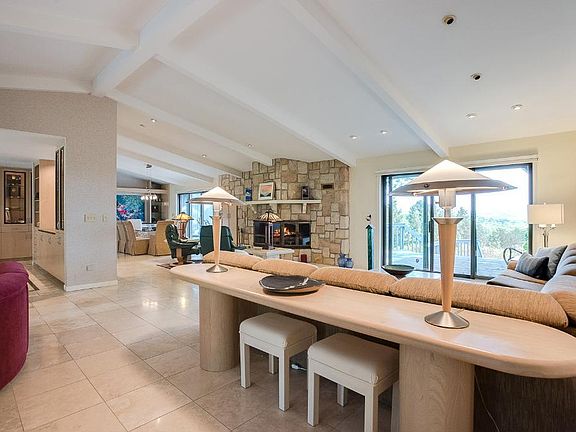 5th image of 361 Oak Knoll Dr
