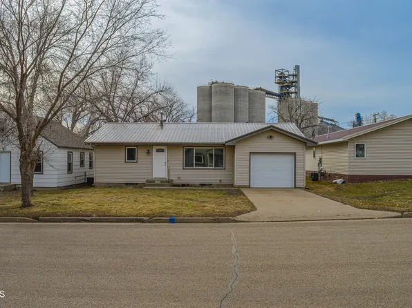 215 2nd St SE, Garrison, ND 58540