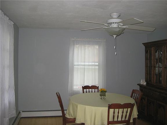 4th image of 302 Creek St