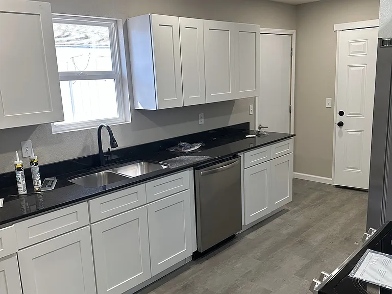 611 N Belview Ave — Photo 2