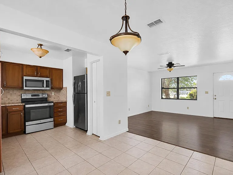 62 Teak Loop — Photo 7