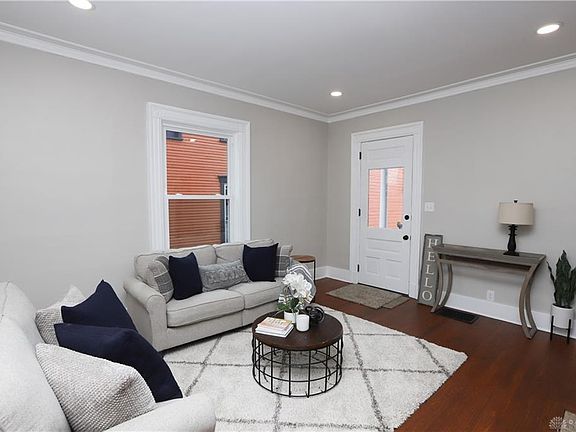 3rd image of 647 Oak St