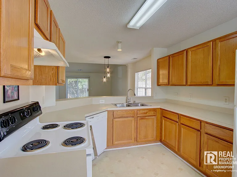 239 Dupont Way — Photo 3