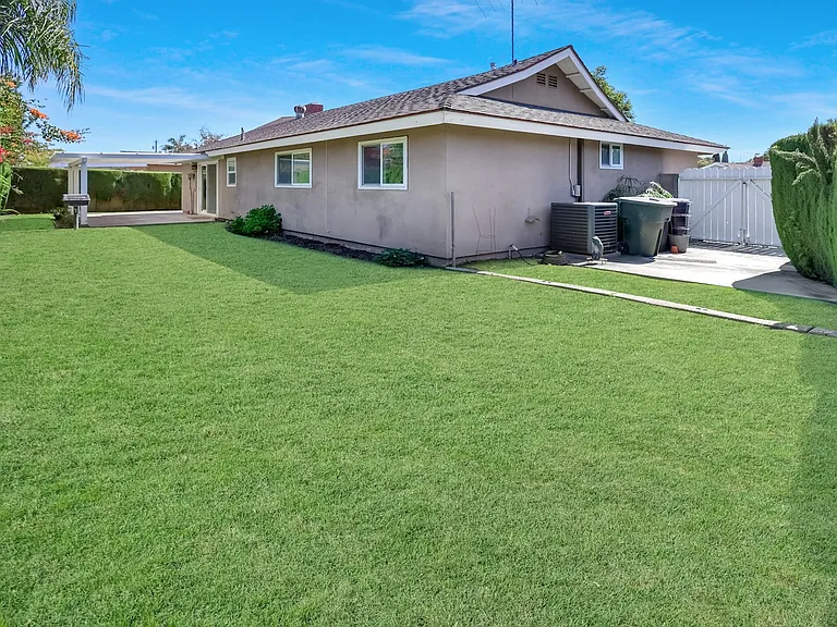 518 N Carousel Pl — Photo 8