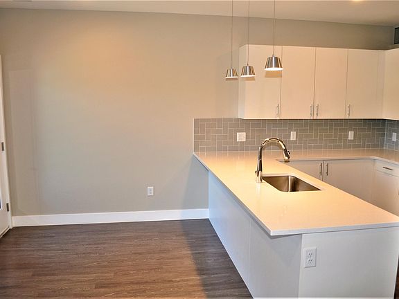 4th image of 2360 S University Blvd #405