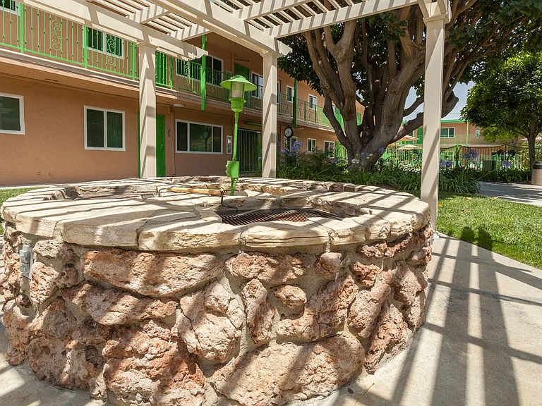 Flamingo Apartments — Photo 6