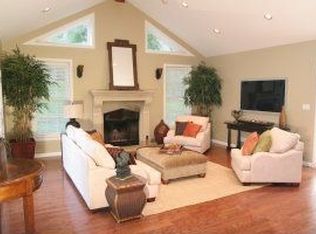 12010 Iredell St, Studio City, CA 91604