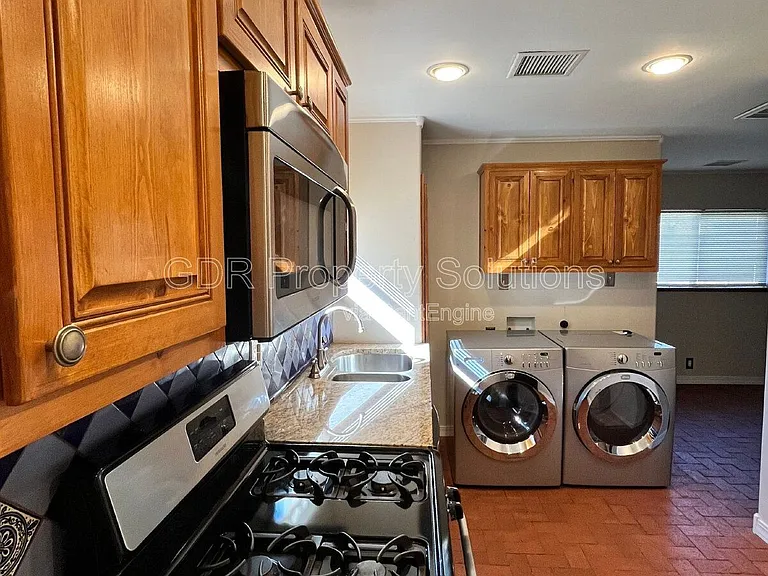 2440 Rose Ave NW — Photo 13