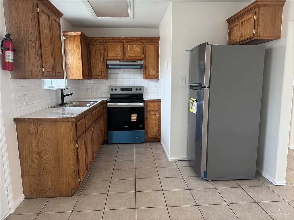 Building Photo - 512 E Upas Ave #1