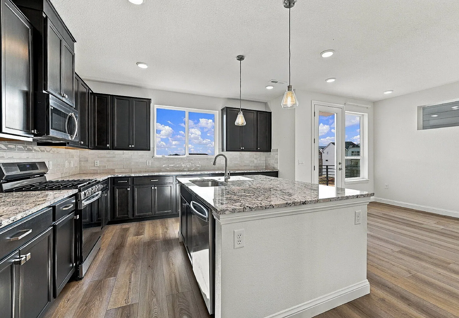 4 bed, 3.0 bath, 2242 sqft, $2,805 — Photo 2