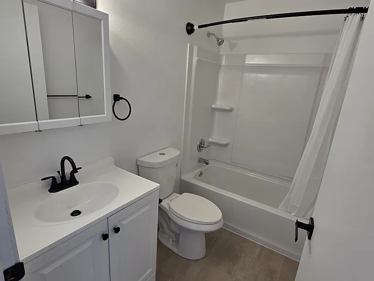 300 Dewey St #5 — Photo 11