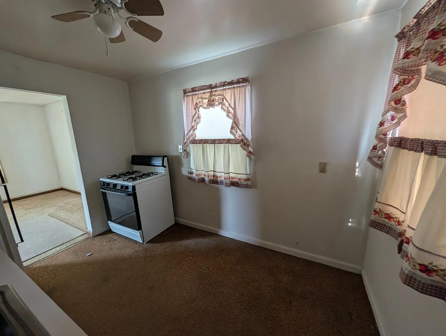 2411 Delaware St — Photo 3