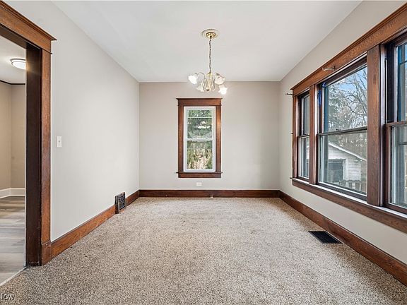 4th image of 1657 Mayfield Ave