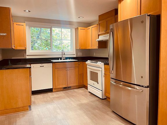 5th image of 801 Park Ave NE