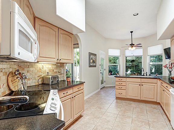 5th image of 6120 Peachtree Pl NE
