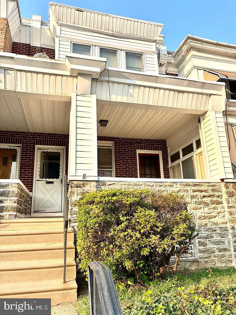 1 bed, 1.0 bath, 1324 sqft, $900 — Photo 1