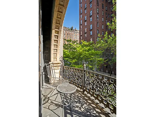 Rented by Douglas Elliman | media 22