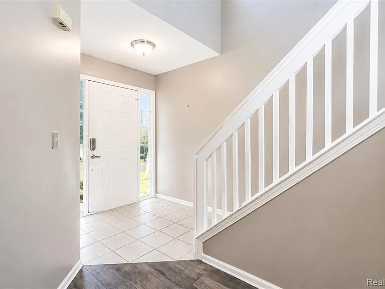 22733 Coachlight Cir — Photo 6