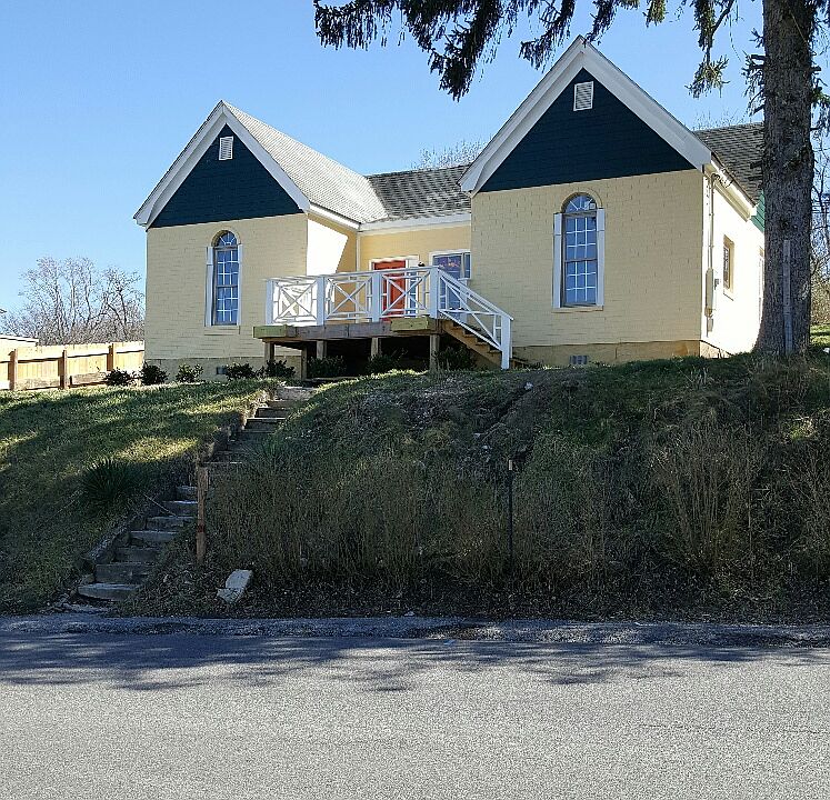 1st image of 505 Depot St NE