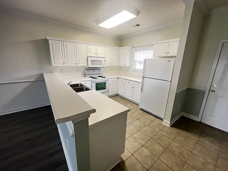 208 Castle Dr #1372 — Photo 8