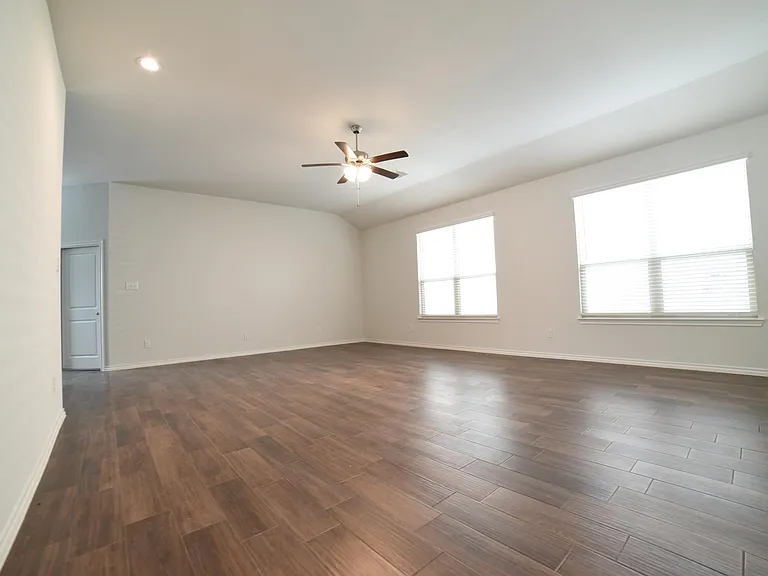 1407 Buckley St — Photo 13