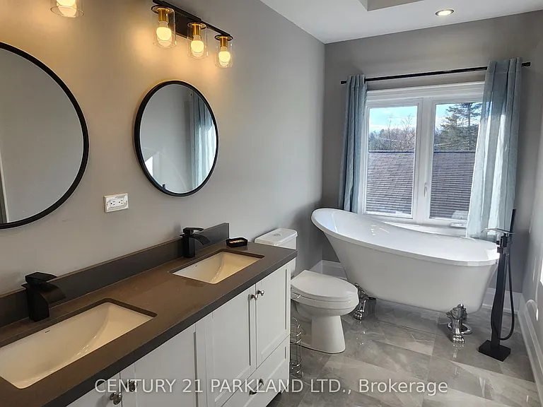 15 Stanley Ave — Photo 24