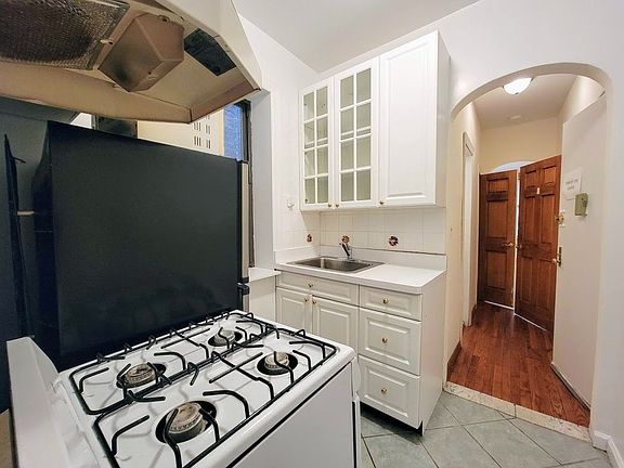 3rd image of 146 W 10th St APT 2B