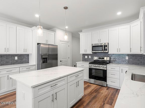 5th image of 56 Franklin Avenue