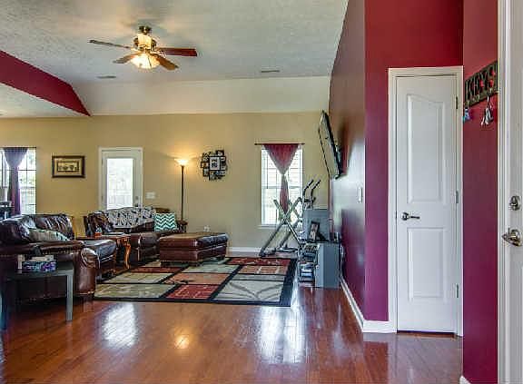 3rd image of 806 Fleming Farms Dr
