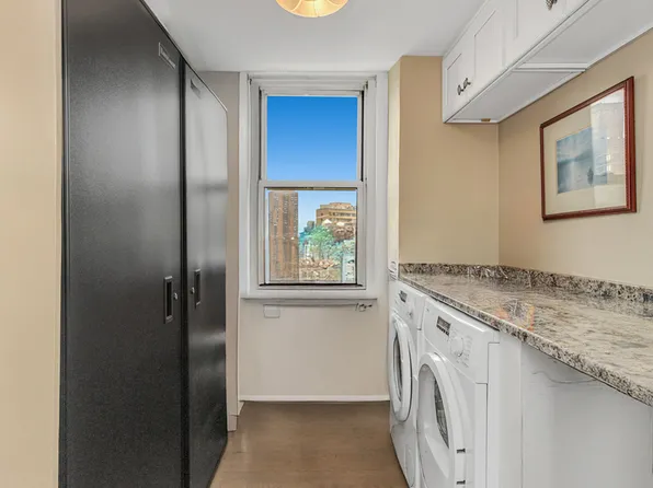 305 East 24th Street image 14 of 27