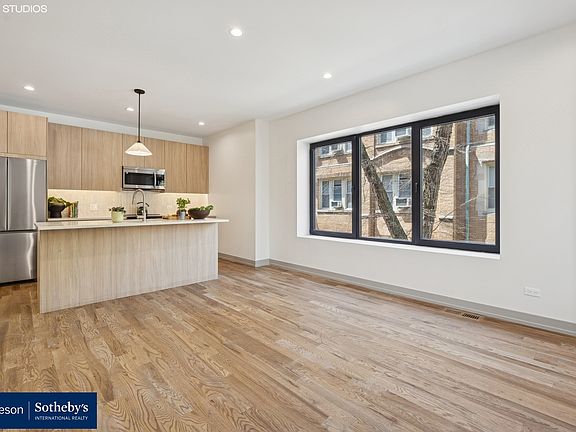 4th image of 1337 1/2 W Estes Ave #1A