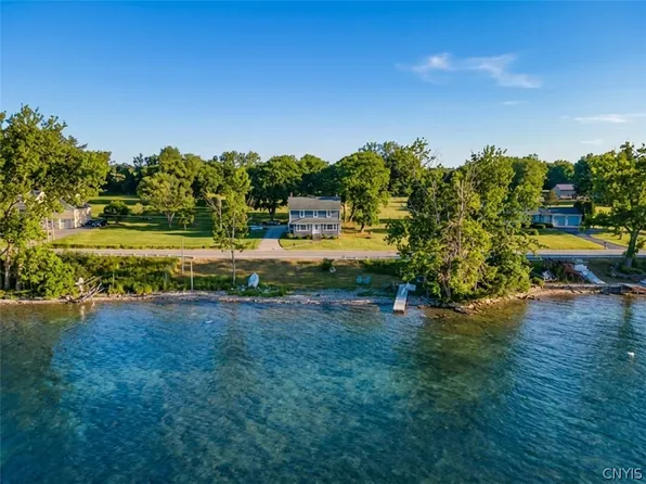 5017 W Lake Rd, Auburn, NY 13021