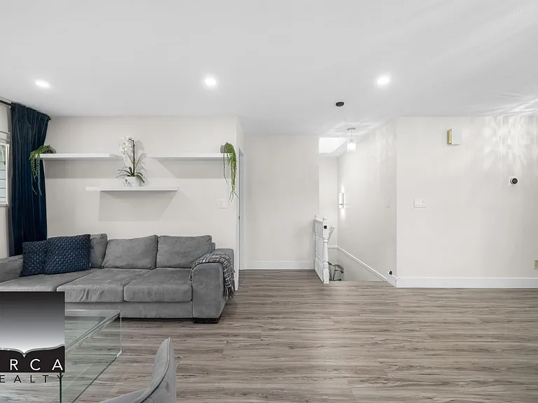 1403 Frederick Rd — Photo 7