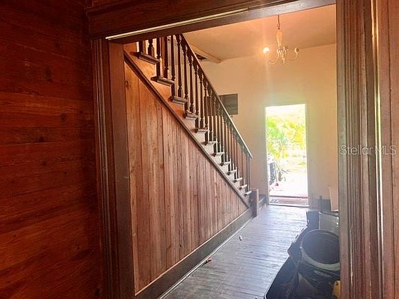 3rd image of 703 N Lee Ave