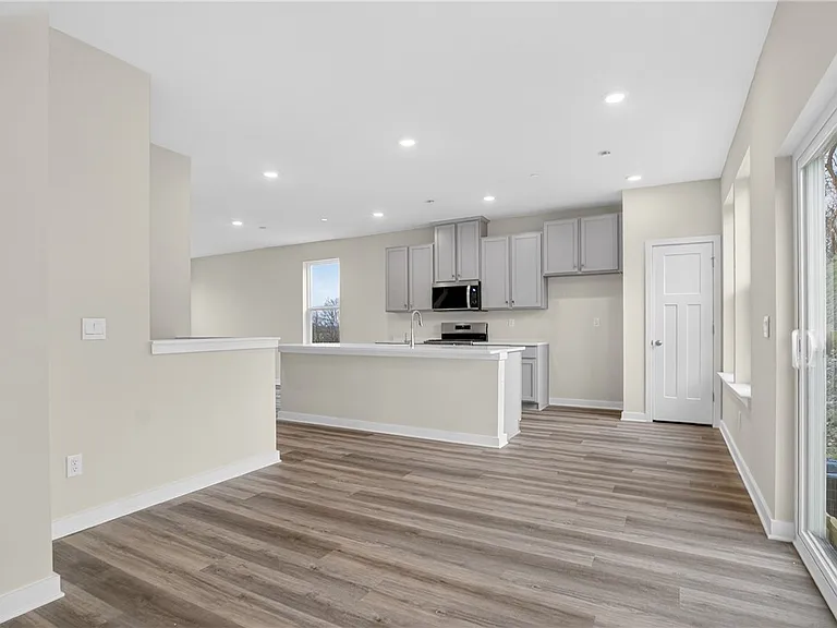 704 Olivia St — Photo 11