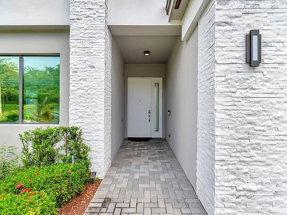 4th image of 8080 Laurel Falls Drive