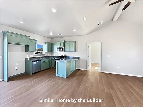 1812 SW Douglas Ave Photo 1