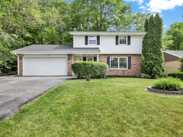 8001 W Bottsford AVENUE, Greenfield, WI 53220