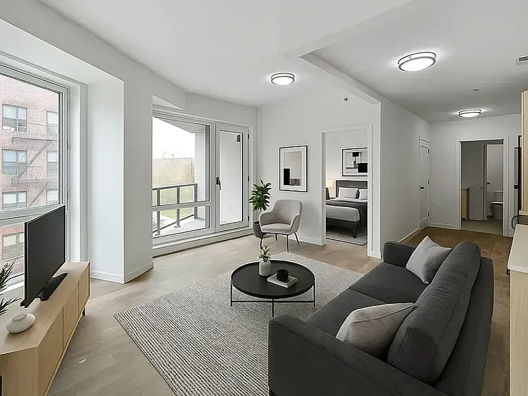 2735 E 13th St #3C — Photo 3