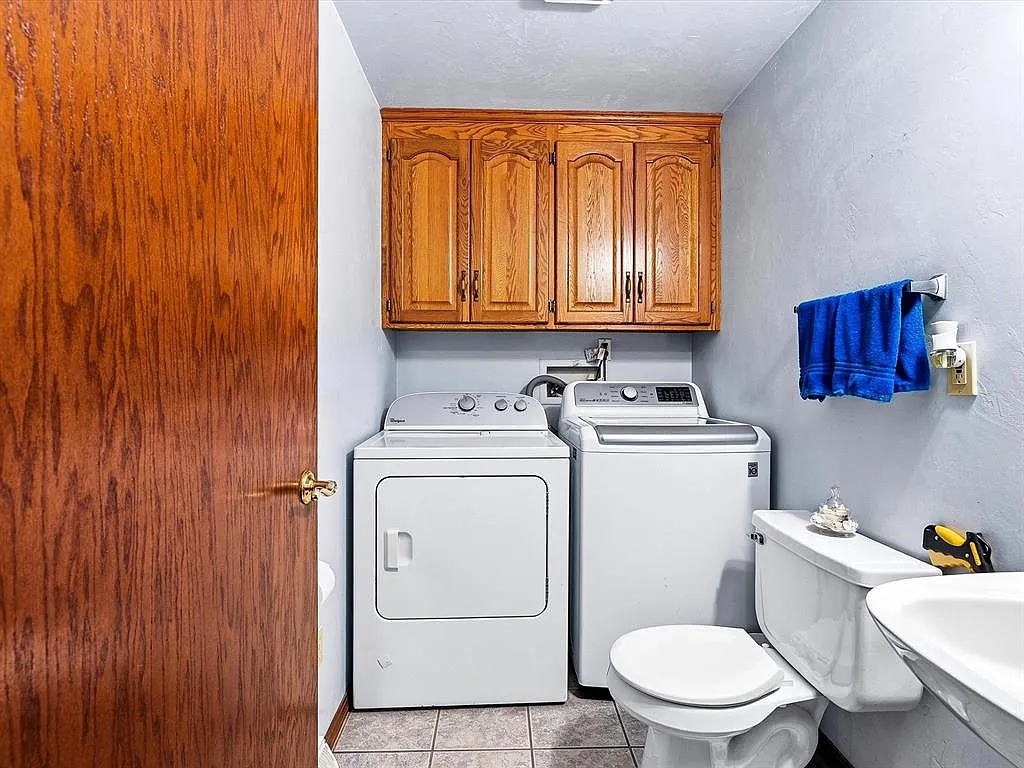 3 bed, 2044 sqft, $1,995 — Photo 4